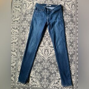 Women Levi’s 711 skinny Jean size 25